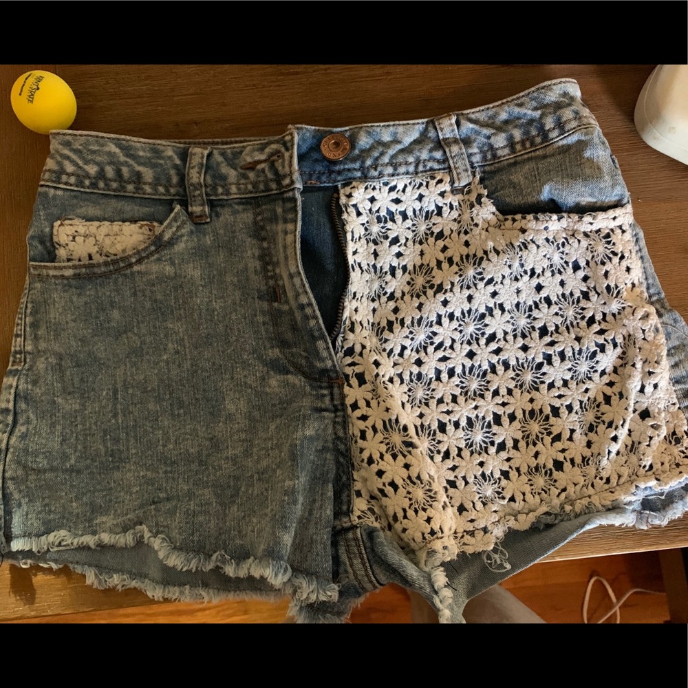 Jean shorts with lace